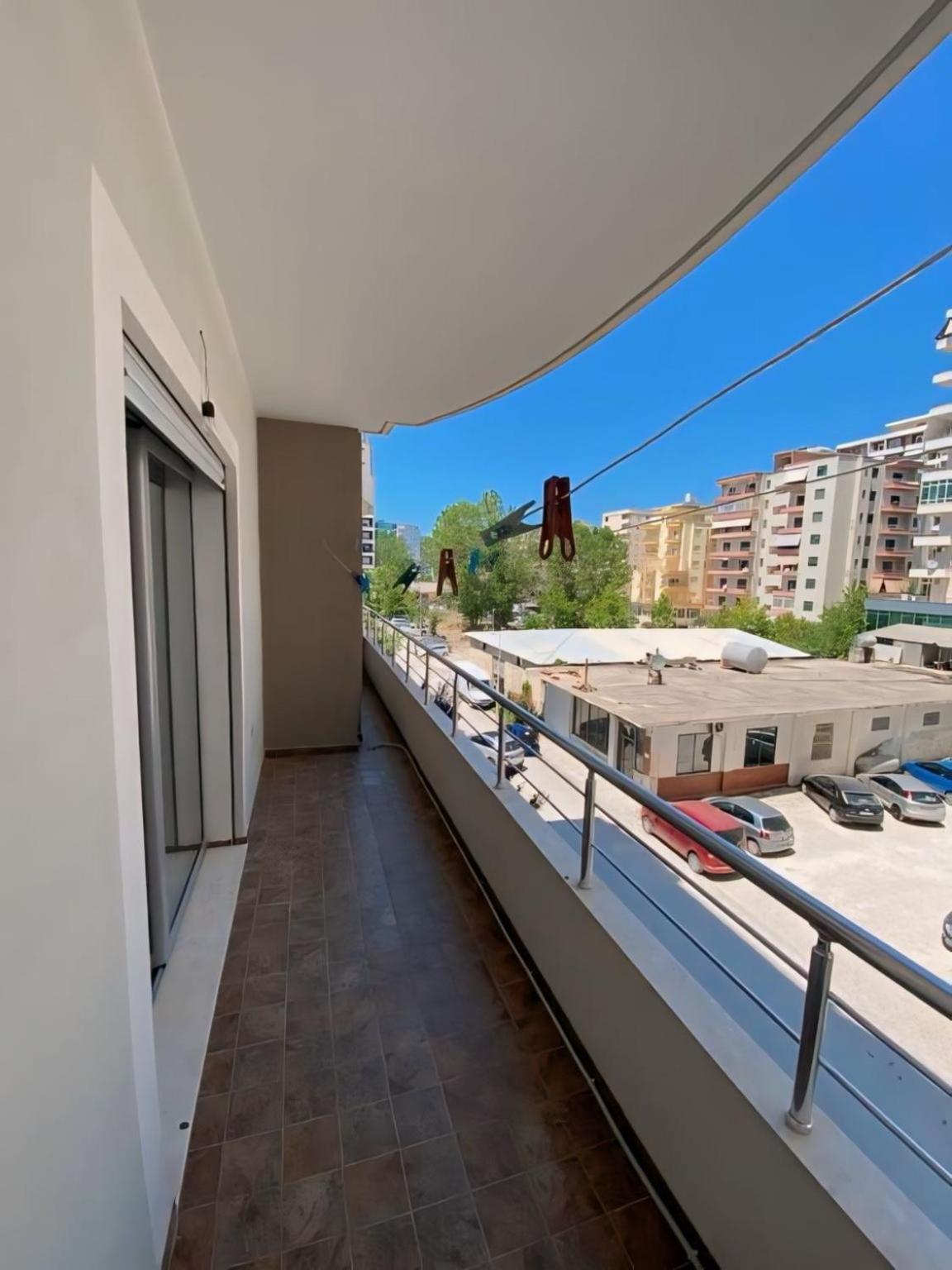 Gerald'S Central Apartments Vlore Bilik gambar